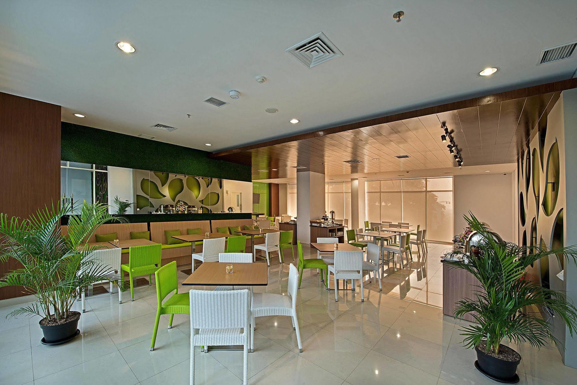 Whiz Prime Hotel Pajajaran Μπογκόρ Εξωτερικό φωτογραφία